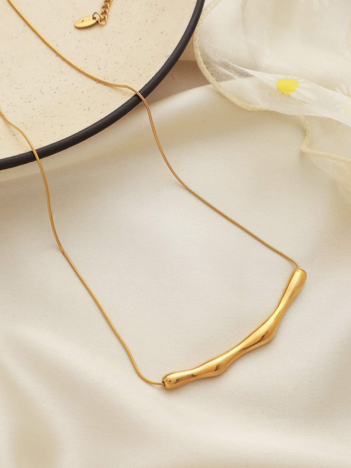 Aurum Bend Necklace