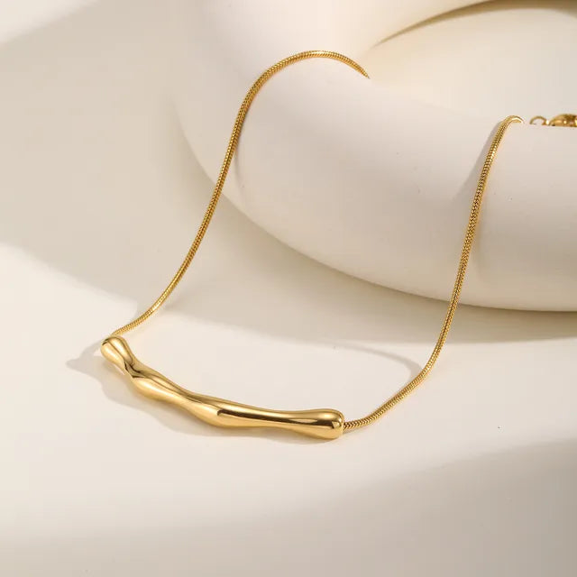 Aurum Bend Necklace
