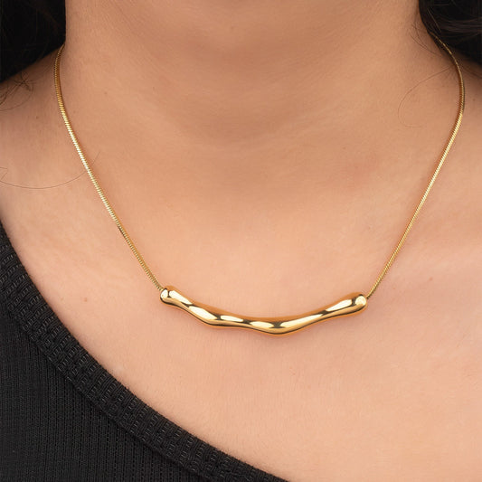 Aurum Bend Necklace